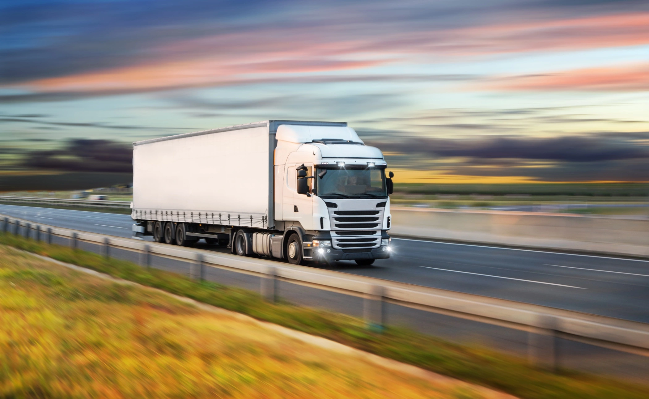 Box trailer and line-haul truck